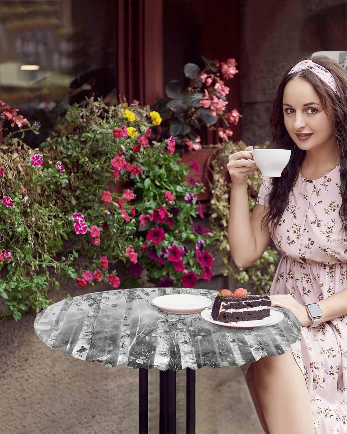 ZOE GARDEN Abstract Tree Round Waterproof Table Cover