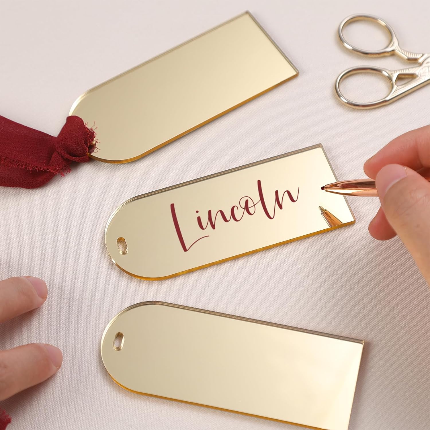 UNIQOOO 20 Pcs Mirror Gold Acrylic Place Cards for Events