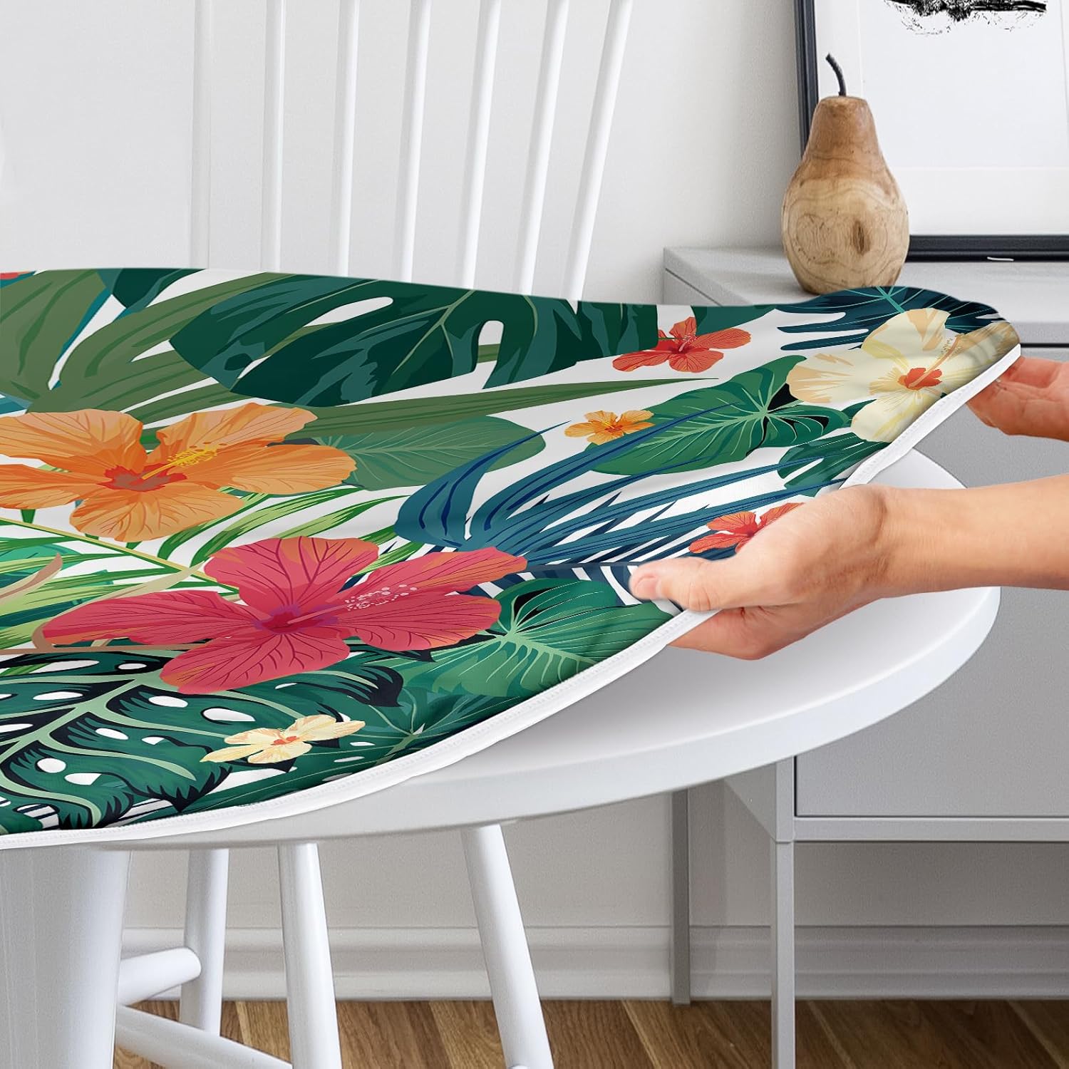 Round Fitted Tablecloth with Elastic Design for Outdoor Use